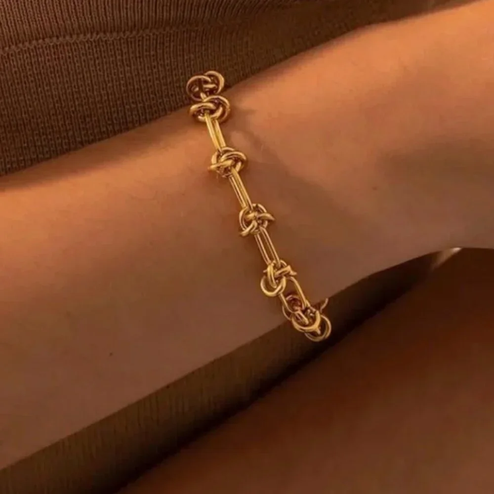 NEW 18k Gold Plated Elegant Gold Knot Bracelet